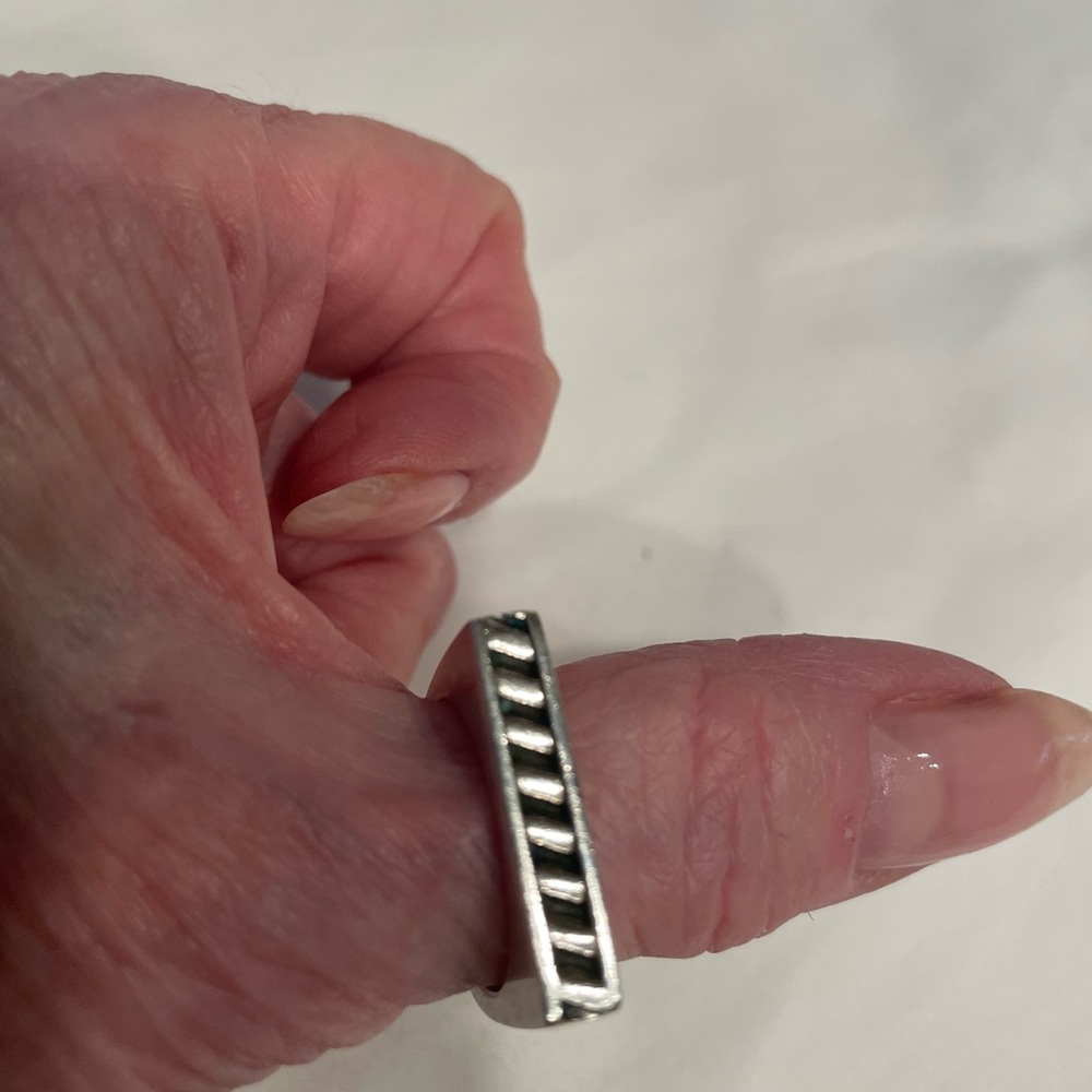 Silver modern ring size 9. Stamped Geo Art .925. Top 1" wide.
